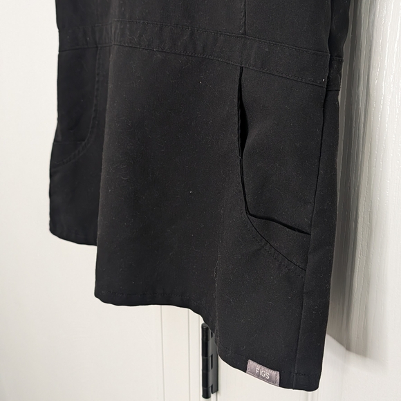 Figs Black V-Neck Medical Scrub Top - Picture 4 of 9